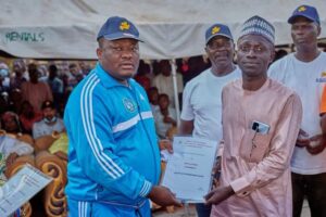 Comr. Shuaibu Sani, Senior Special Assistant to Nasarawa State Governor on youth affairs presenting an award one of the players 