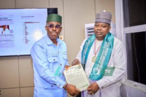 Prince Salih Musa Yakubu, Executive Director of the Centre presenting an award to the Special Adviser to the Governor on Media, Hon. Ismaila Isah