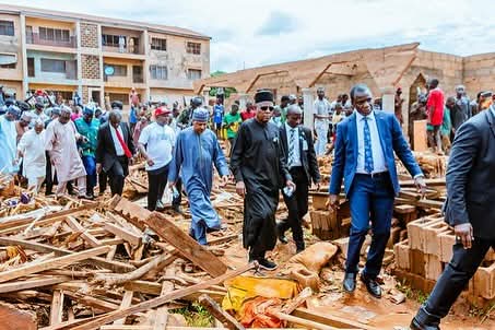 VP Shettima Inspects Flood-Ravaged Mokwa Community, Vows FG Commitment to Rebuilding Vice President Kashim Shettima, accompanied by Minister of Information & National Orientation Mohammed Idris and Deputy Governor of Niger State Comrade Yakubu Garba, conducted an on-the-spot assessment of the recent devastating flood in Mokwa, Mokwa Local Government Area of Niger State.